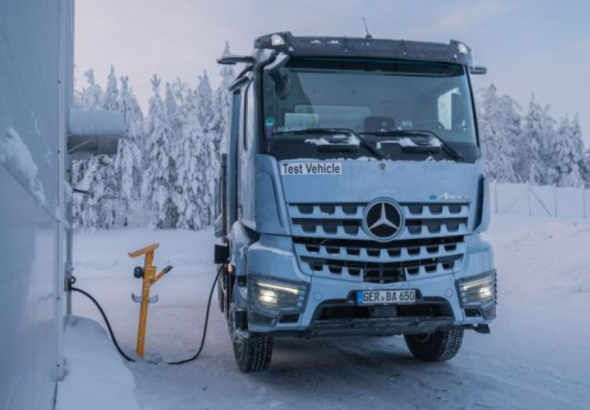 Mercedes-Benz eArocs 400 Arctic Testing at -20°C